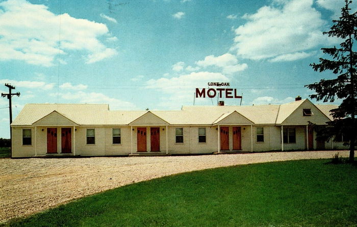 Lone Oak Motel - Old Postcard
